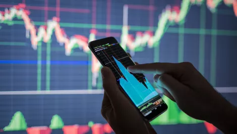 Record-breaking feat in declining smartphone market